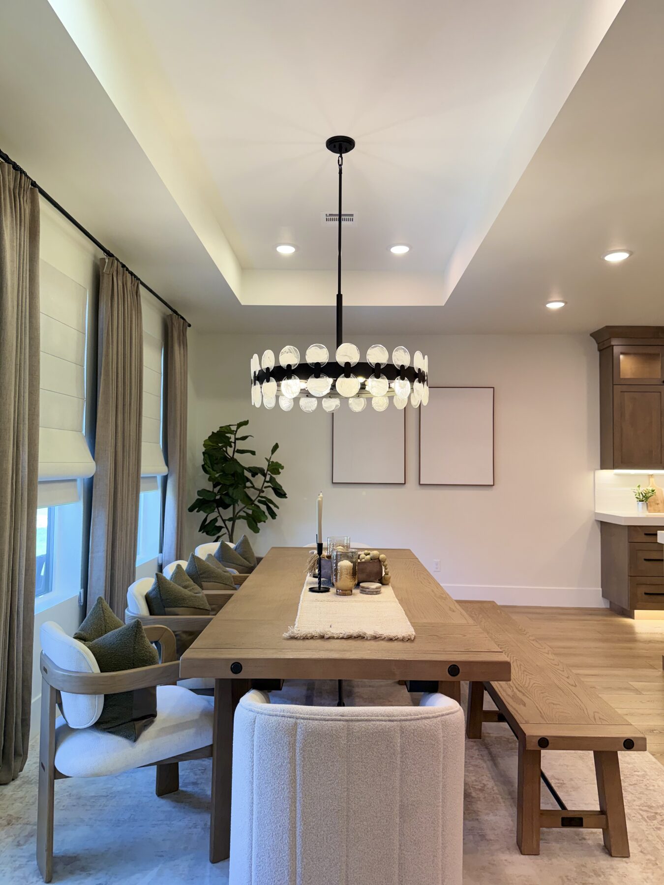 Calm dining room — well-kept